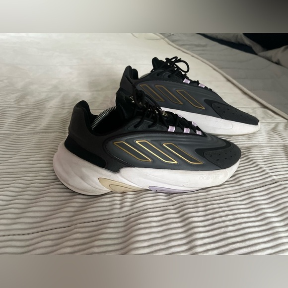 adidas Ozelia Carbon Gold Metallic Sneakers Shoes Women’s Size 8.5 - Picture 1 of 6